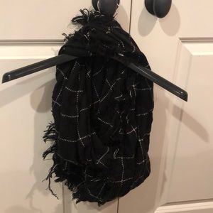 Black and white scarf